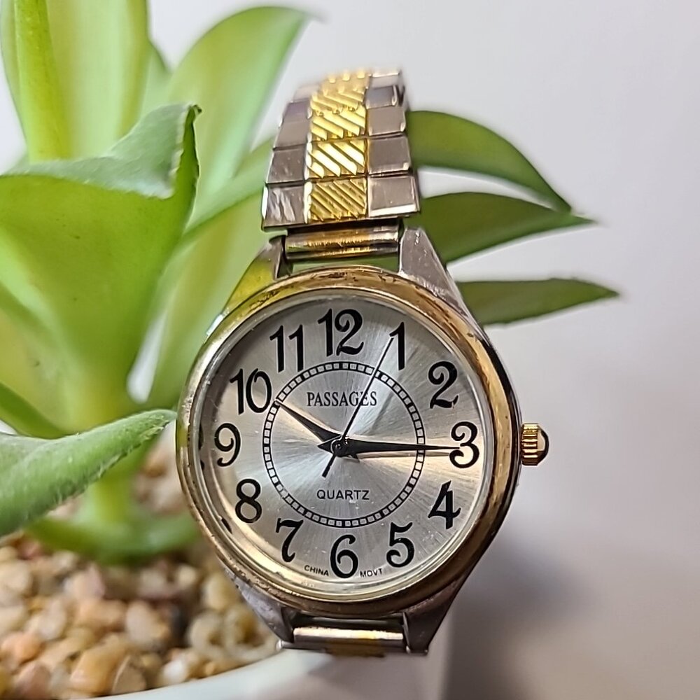 Passages Quartz Wristwatch Silver / Gold Tone Ladies Pre-Owned‎ Vintage Fashion